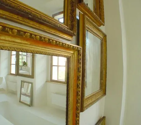 Chateau Třebešice Hotel