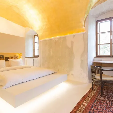 Chateau Třebešice 4*