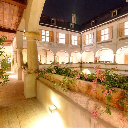 Chateau Trebesice كوتنا هورا